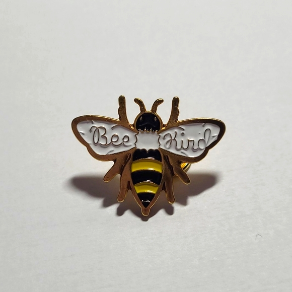 Jewelry - Bee Kind enamel pin